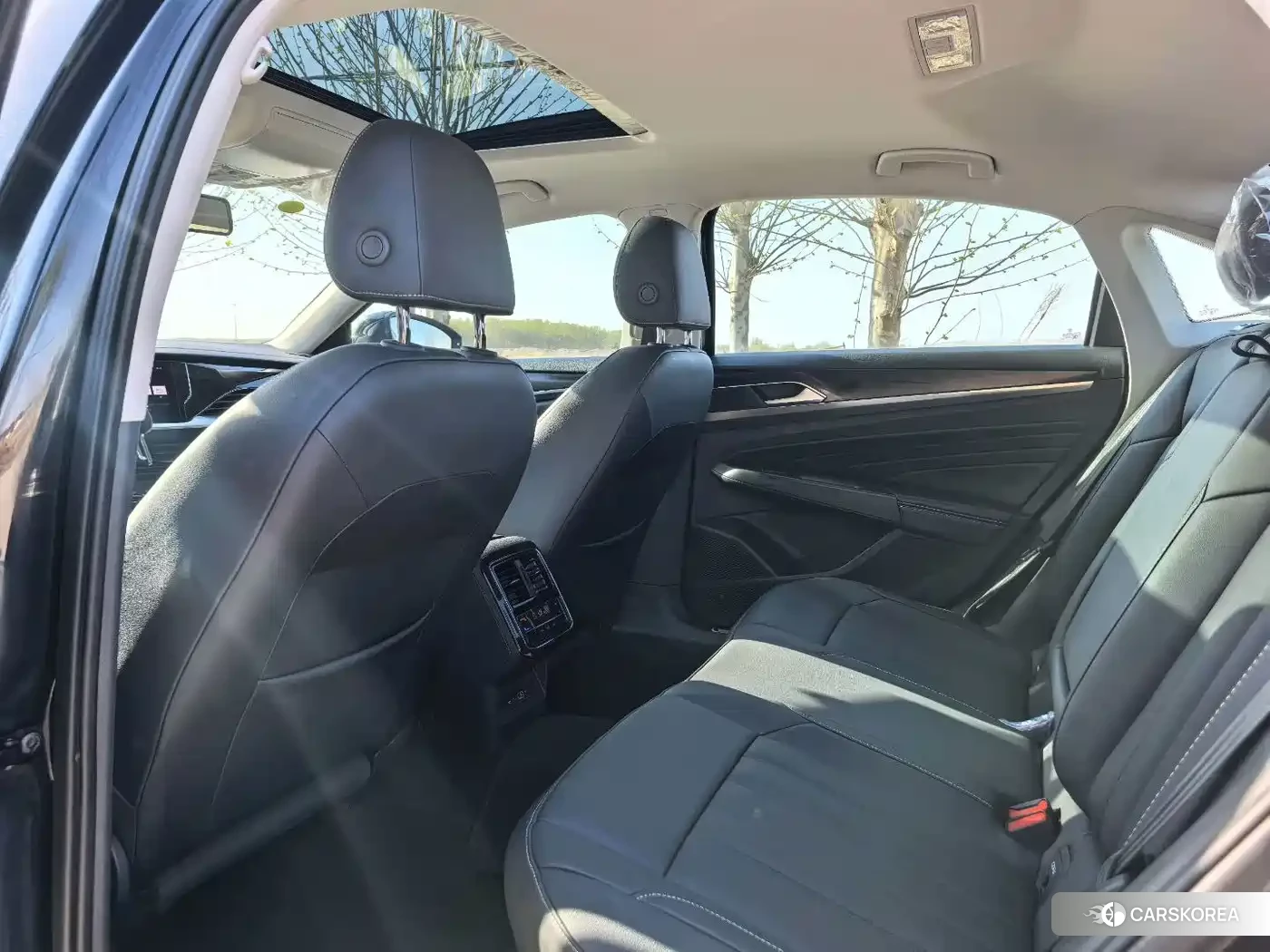 Volkswagen Passat 2026 Черный из Китая, фото 2