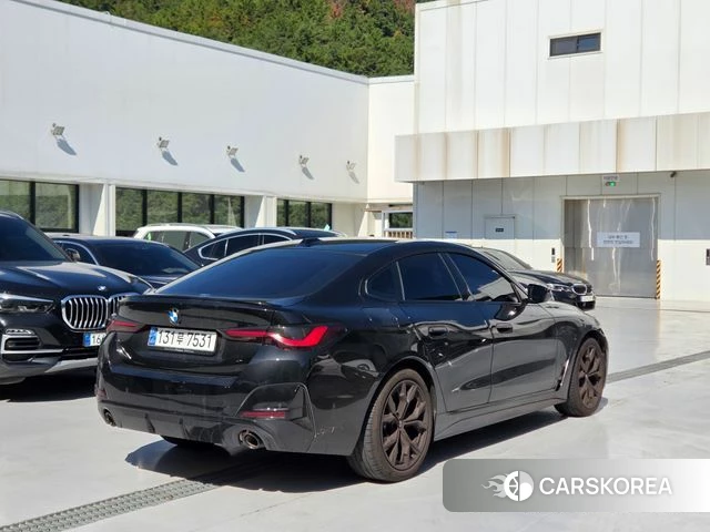 BMW 4 Series (G22) 2024 Черный из Кореи, фото 2