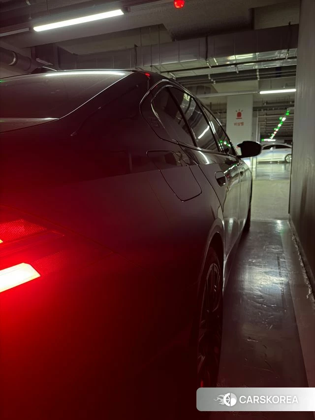 BMW i5 (G60) 2025 Черный из Кореи, фото 2