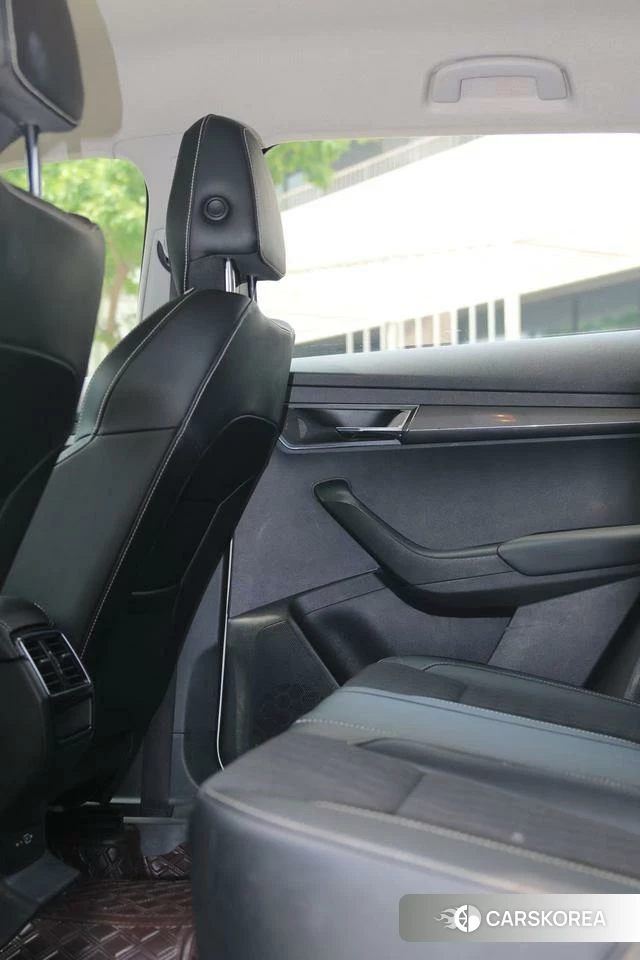Skoda Karoq 2021 Белый из Китая, фото 2