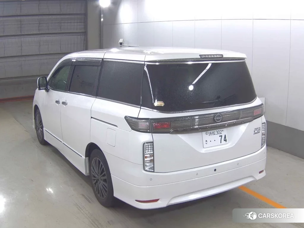 Nissan Elgrand 2023 из Японии, фото 2