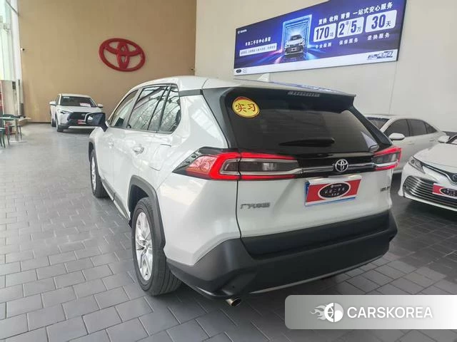 Toyota Wildlander 2022 Белый из Китая, фото 2
