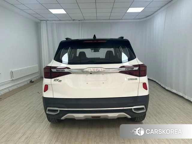 Kia KX3 2022 Белый из Китая, фото 2