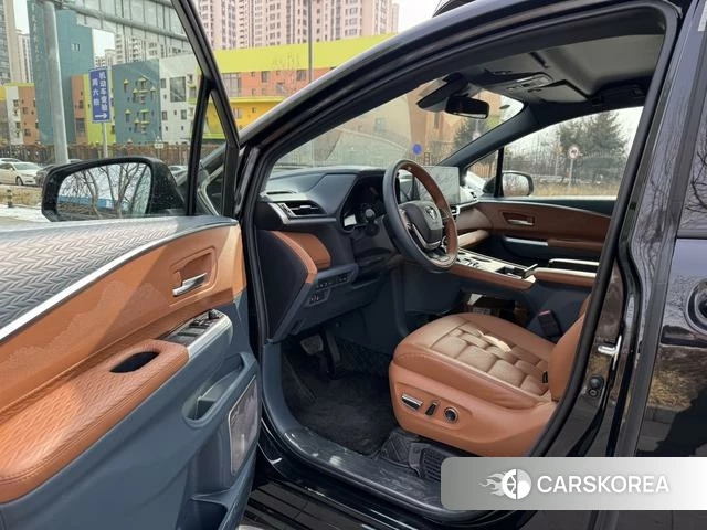 Toyota Granvia 2026 Черный из Китая, фото 2