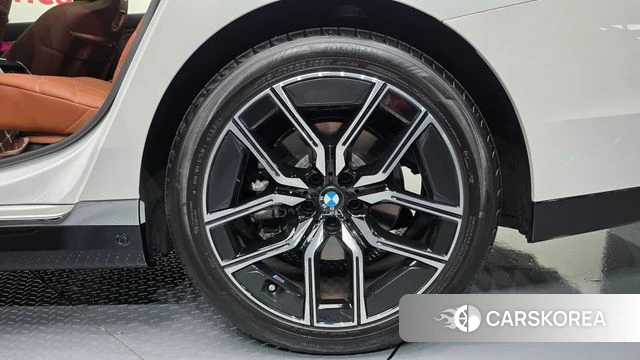 BMW 7 Series (G70) id 5038889 из Кореи 13
