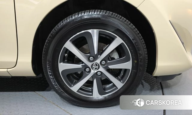 Toyota Prius C id 4988419 из Кореи 13