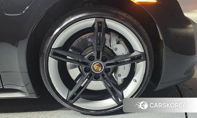 Porsche Taycan id 4959379 из Кореи 13