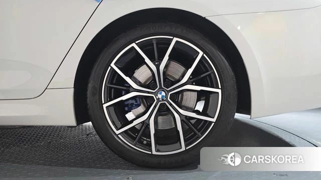 BMW 5 Series (G30) id 4985985 из Кореи 13
