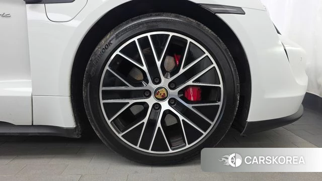 Porsche Taycan id 4966577 из Кореи 13