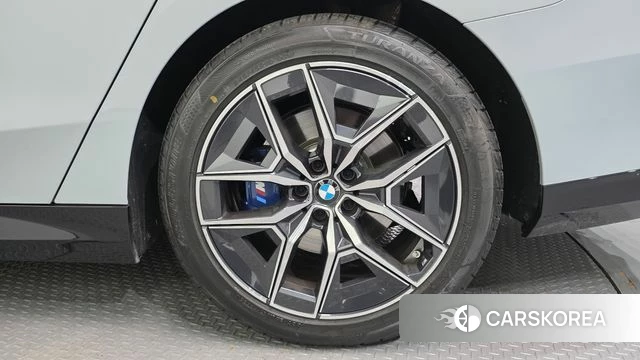 BMW 5 Series (G60) id 5026633 из Кореи 13