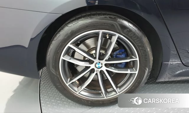 BMW 5 Series (G30) id 4996423 из Кореи 13