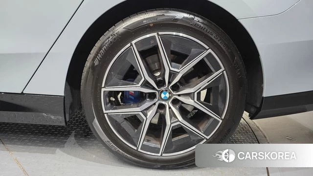 BMW 5 Series (G60) id 5033118 из Кореи 13