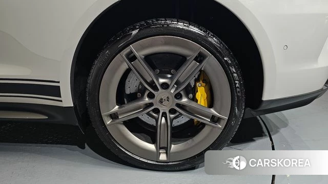 Porsche Taycan id 4767557 из Кореи 13