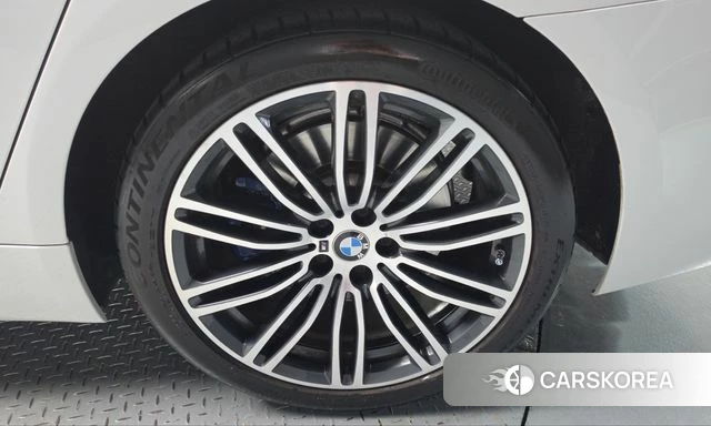 BMW 5 Series (G30) id 5035153 из Кореи 13