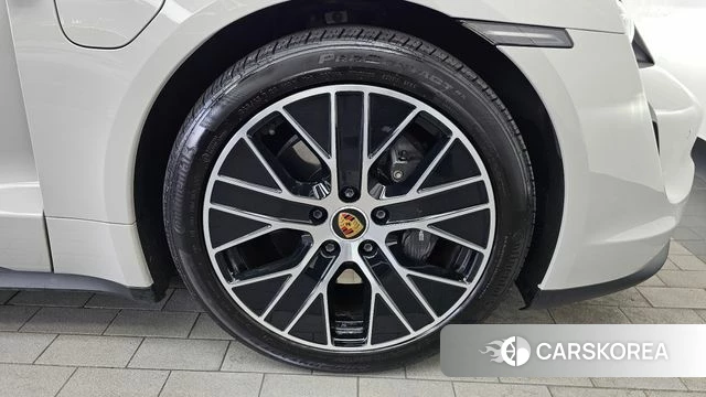 Porsche Taycan id 4996436 из Кореи 13