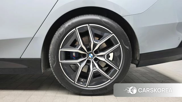 BMW 5 Series (G60) id 5033115 из Кореи 13