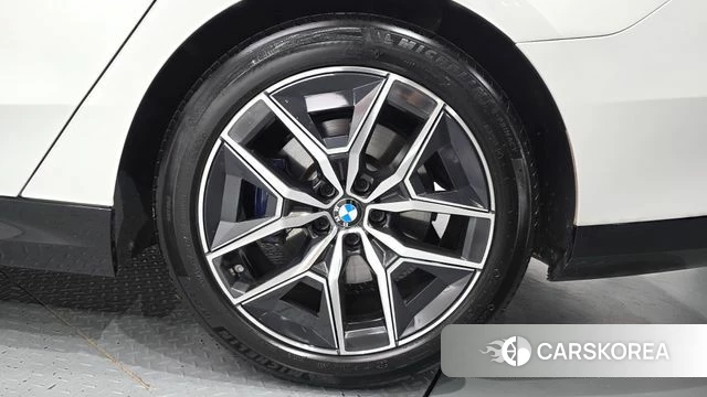 BMW 5 Series (G60) id 5039472 из Кореи 13