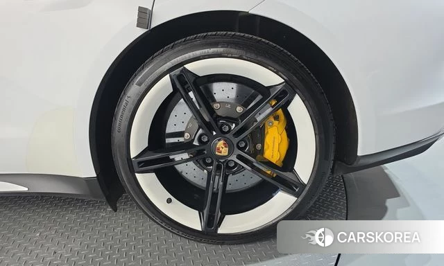Porsche Taycan id 4942777 из Кореи 13
