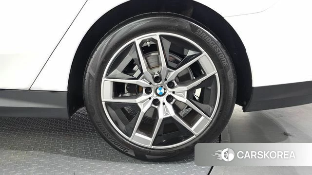 BMW 5 Series (G60) id 5039335 из Кореи 13