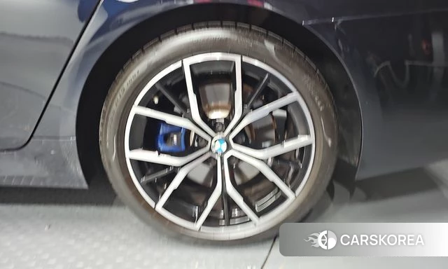 BMW 5 Series (G30) id 4951112 из Кореи 13