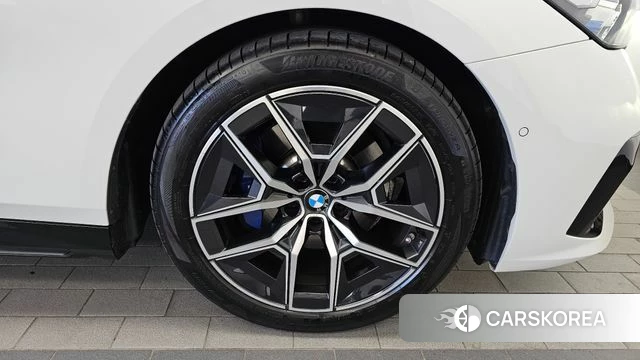 BMW 5 Series (G60) id 4984944 из Кореи 13