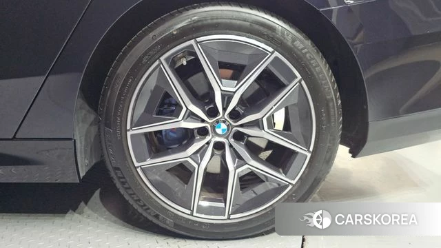 BMW 5 Series (G60) id 5039449 из Кореи 13