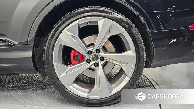 Audi SQ7 (4M) id 4782977 из Кореи 13