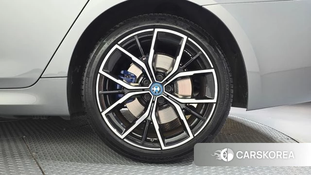 BMW 5 Series (G30) id 4942231 из Кореи 13
