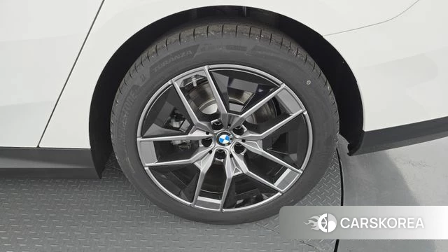 BMW 5 Series (G60) id 5045375 из Кореи 13