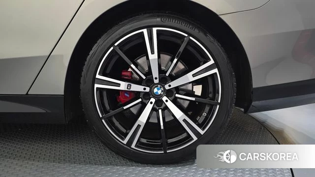 BMW 5 Series (G60) id 5051918 из Кореи 13