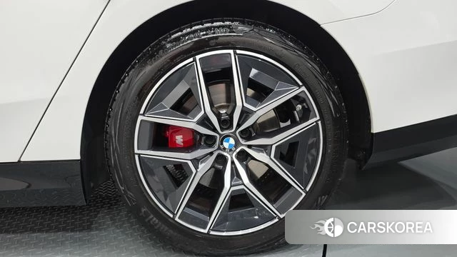 BMW 5 Series (G60) id 4950111 из Кореи 13