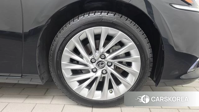 Lexus ES300h 7th generation id 5003289 из Кореи 13