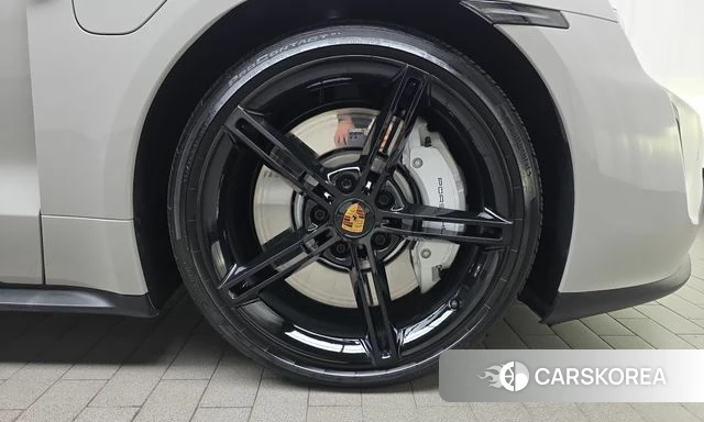 Porsche Taycan id 4965570 из Кореи 13