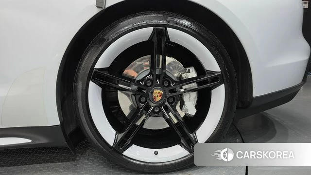 Porsche Taycan id 4982204 из Кореи 13