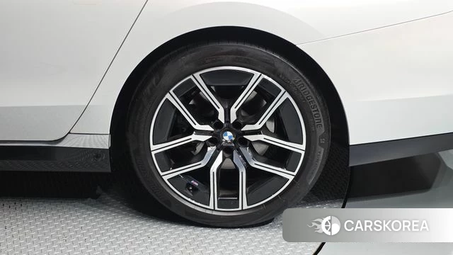 BMW 7 Series (G70) id 5033761 из Кореи 13