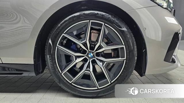 BMW 5 Series (G60) id 5038949 из Кореи 13
