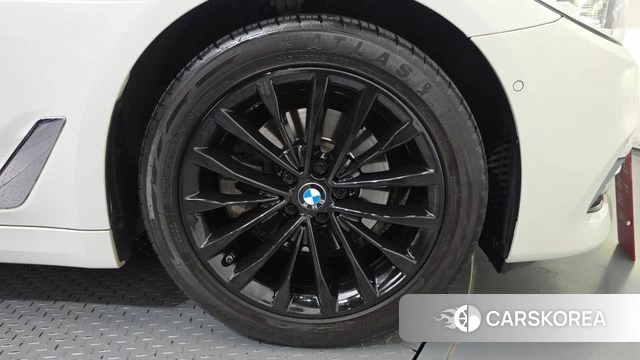 BMW 5 Series (G30) id 4978317 из Кореи 13