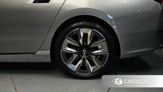 BMW 7 Series (G70) id 4950153 из Кореи 13