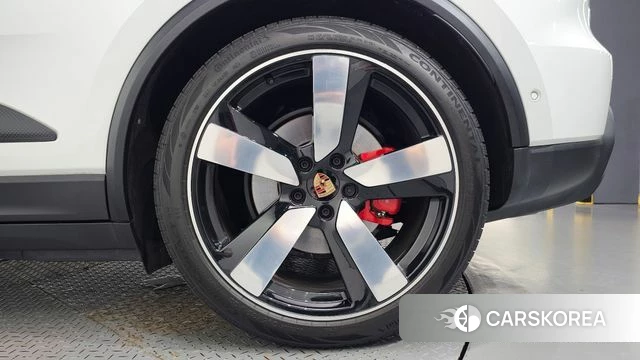 Porsche Makan EV id 4879580 из Кореи 13