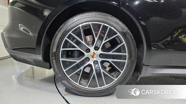 Porsche Taycan id 4980023 из Кореи 13