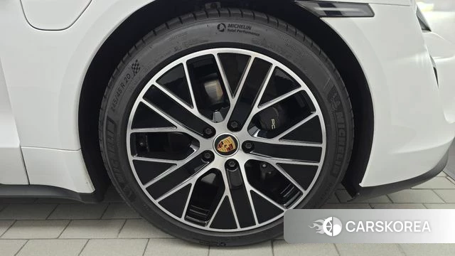 Porsche Taycan id 5039596 из Кореи 13