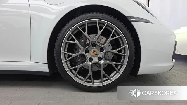 Porsche 911(992) id 4764449 из Кореи 13