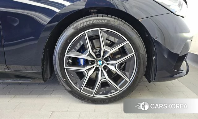 BMW 5 Series (G60) id 5032602 из Кореи 13