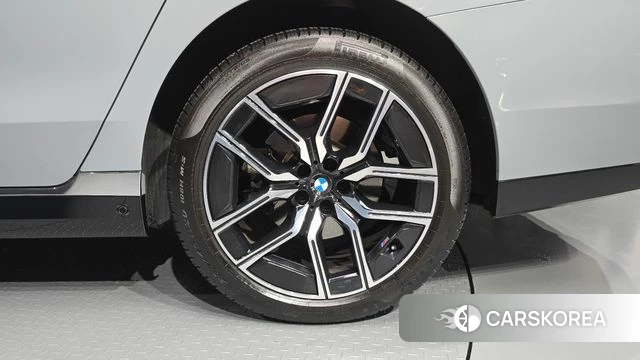 BMW 7 Series (G70) id 4995967 из Кореи 13