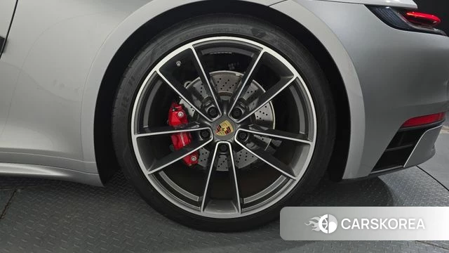 Porsche 911(992) id 4997709 из Кореи 13