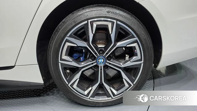 BMW i4 id 5046588 из Кореи 13