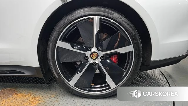 Porsche Taycan id 4730341 из Кореи 13