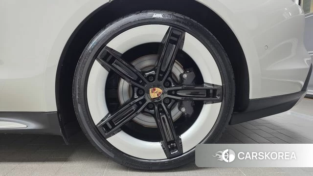 Porsche Taycan id 4757237 из Кореи 13