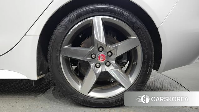 Jaguar XE id 4759929 из Кореи 13
