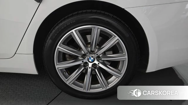 BMW 5 Series (G30) id 5018366 из Кореи 13